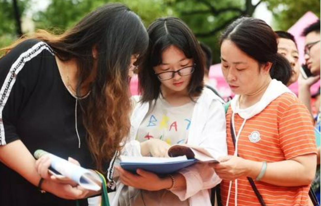 556分也能被上海交大录取？中等生填报志愿，掌握技巧很重要