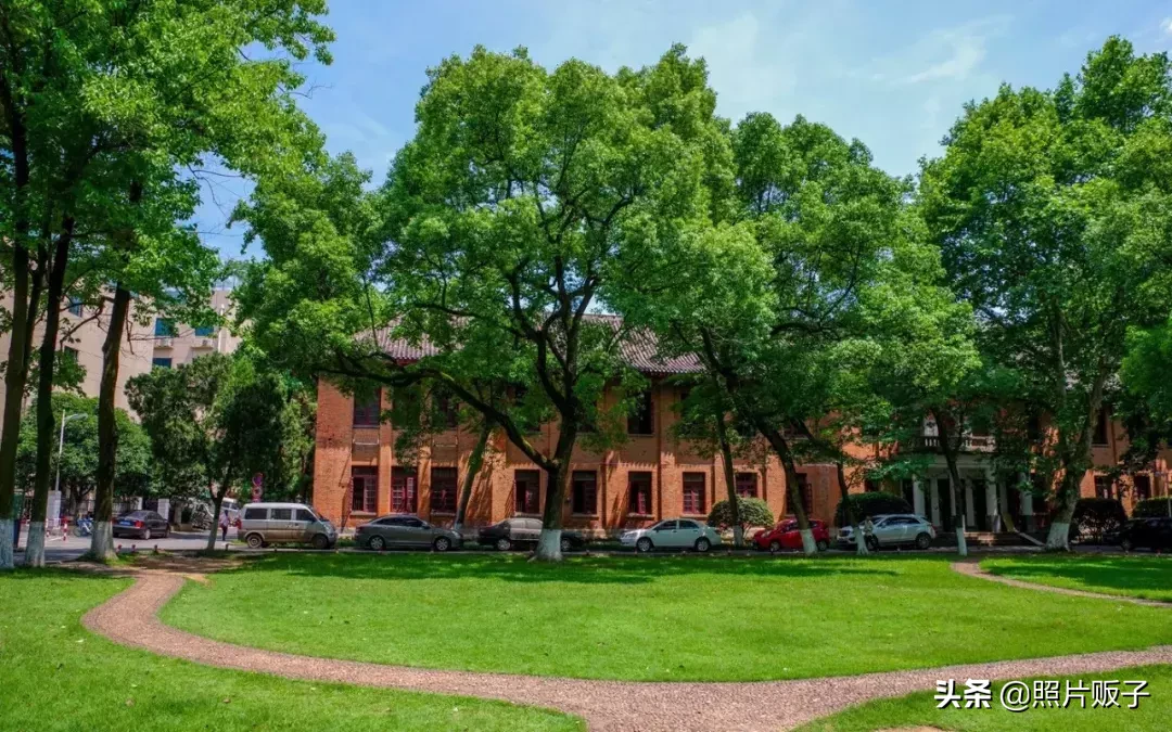 中国最美6所大学，镜头下的它们，不出意外的好看