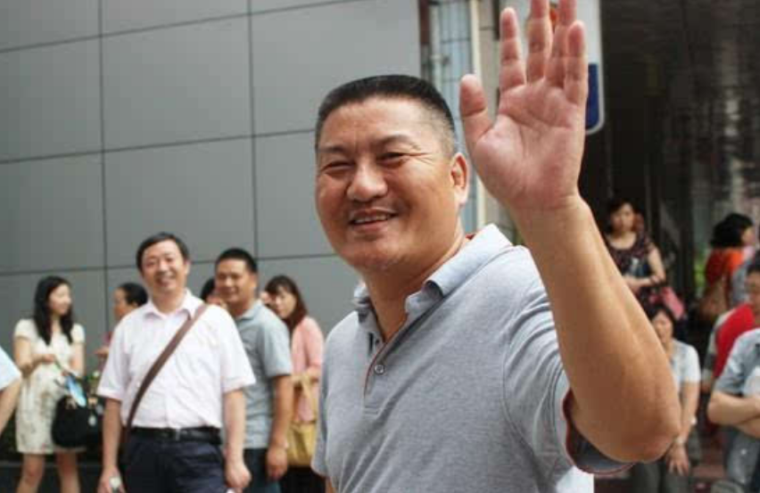 54岁高考钉子户梁实，今年第25次高考403分，称明年要转读文科