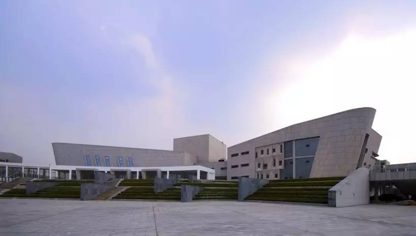 山东省属排名最靠前两所综合类高校，青岛大学和济南大学怎么选？