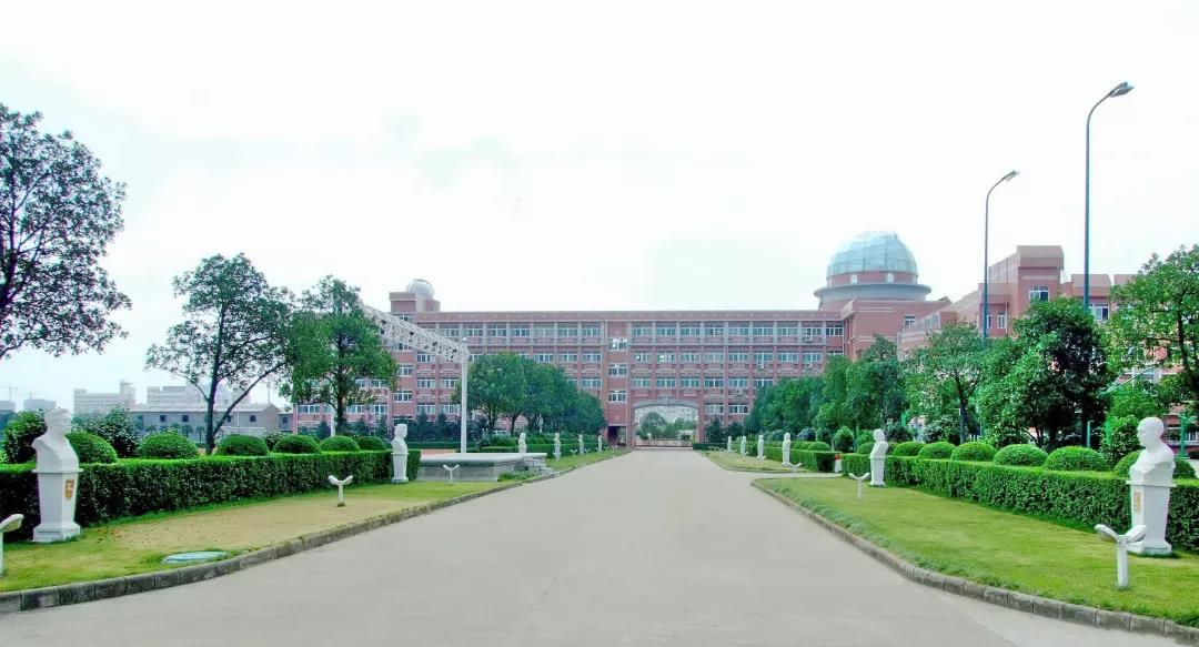 宁波甬江之滨这所学校，中考成绩节节爬升，普高率70%以上