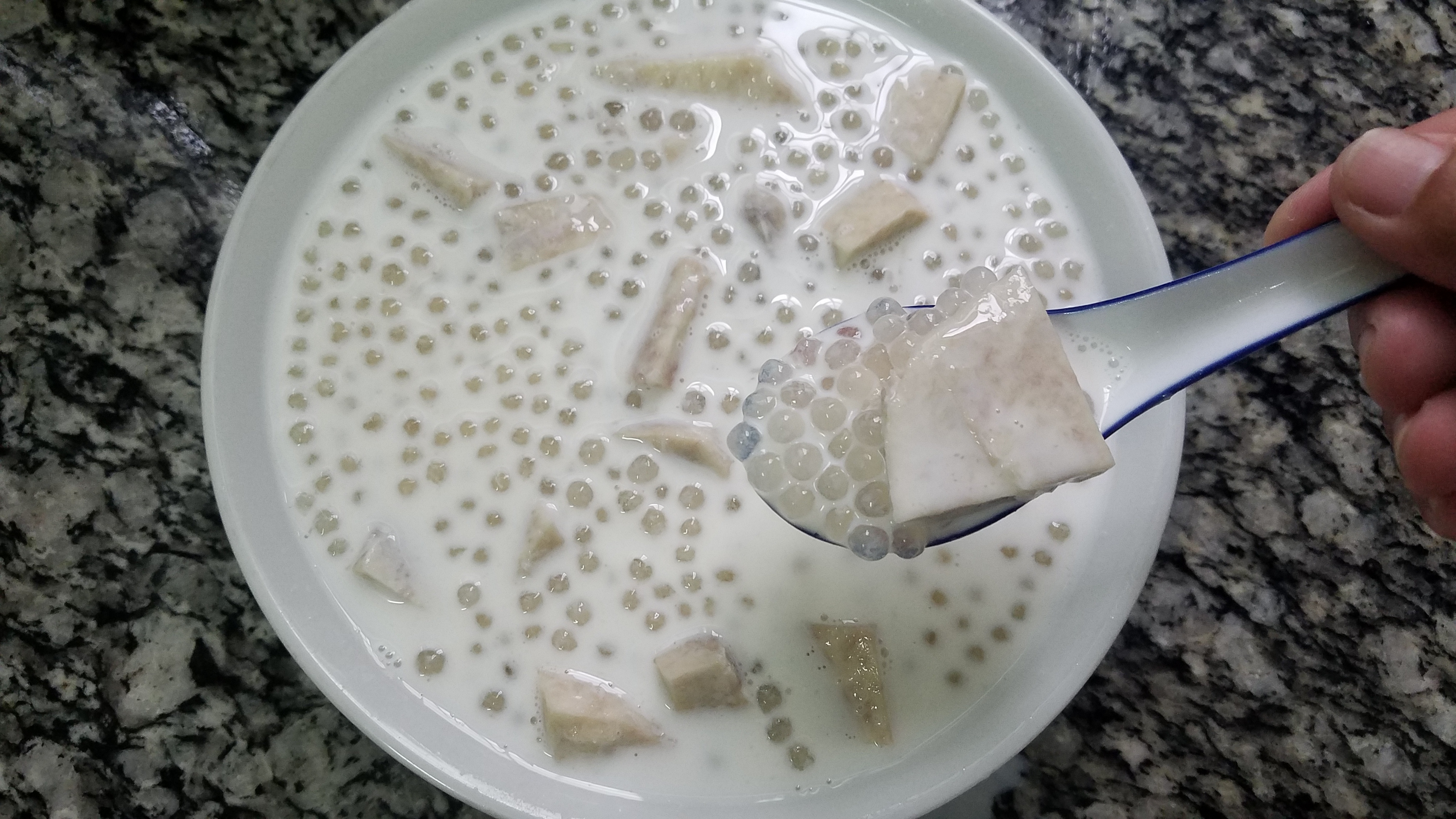 香芋西米露，广东很好喝的一道糖水，做法简单味道香，我家经常做