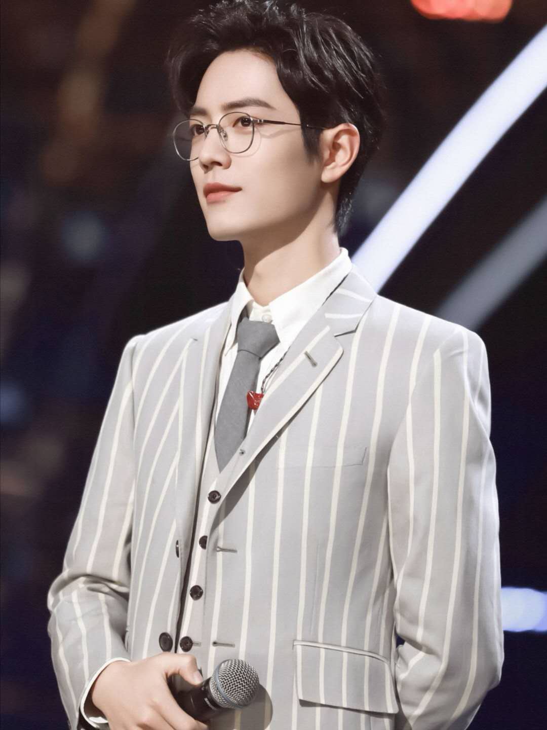 肖战，请收起的你的善良