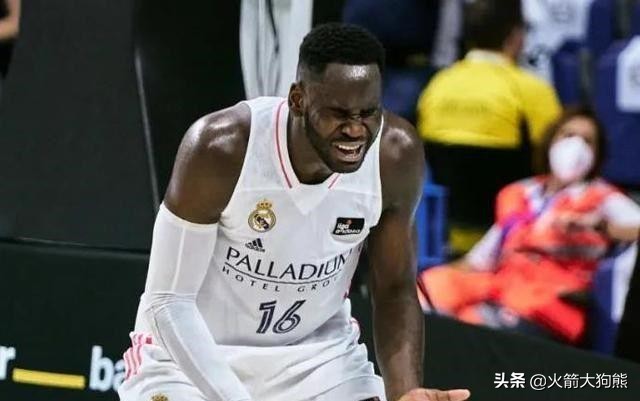 为什么nba新秀都拿21号球衣(火箭3大新秀手持球衣亮相！独缺1人，号码暂时相同，斯通开心大笑)