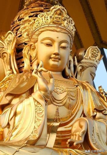 寺庙里的那些佛菩萨，为什么都闭着眼睛？