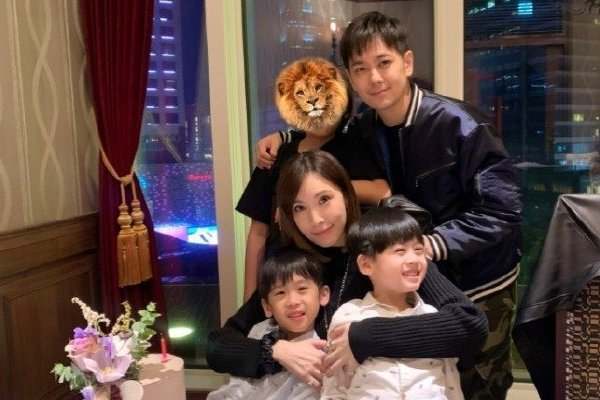 林志颖带老婆孩子给妈妈庆生，仨儿子骑自行车可爱，kimi长大了