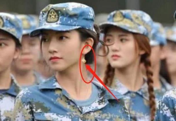 大学军训和高中军训有啥不同？体会过才知道，尤其女生要做好准备