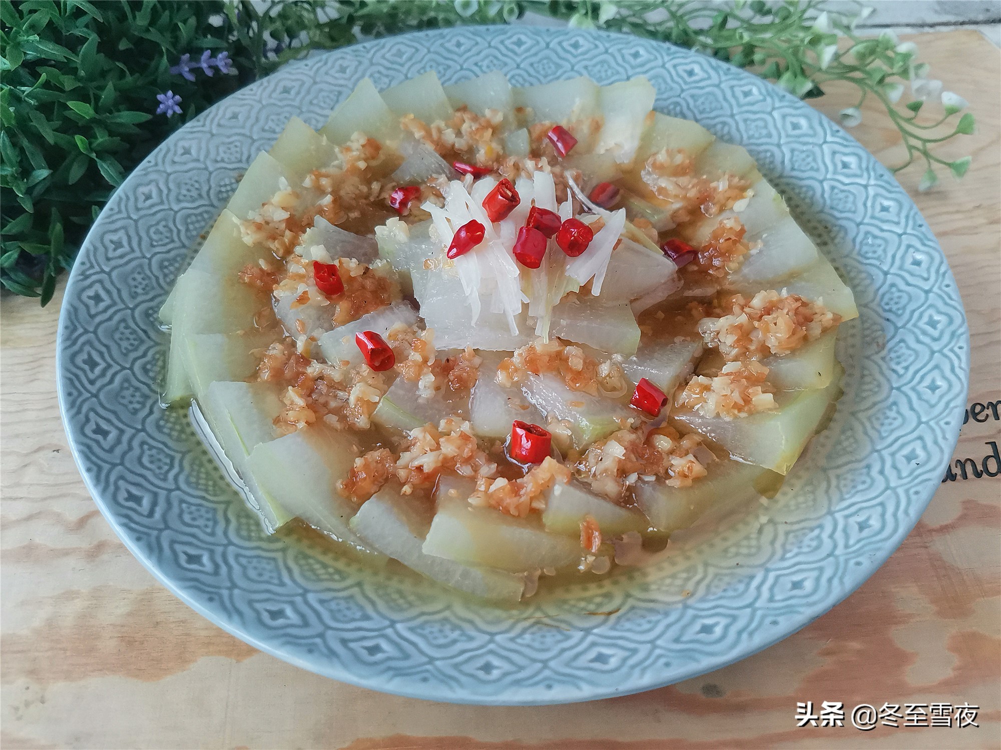 蒜汁怎么调好吃（教你调制简单美味的蒜泥蘸料）