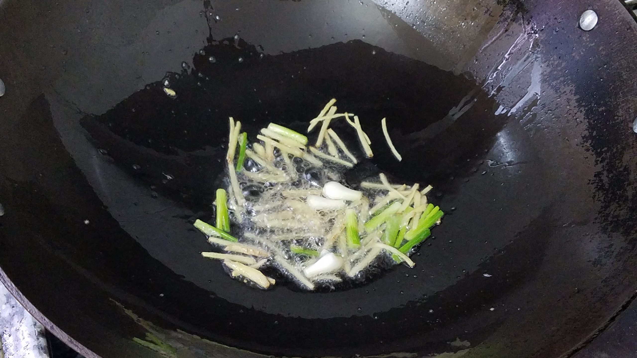 鱼片这样做才够味，我家经常吃的一道家常菜，简单好吃又下饭