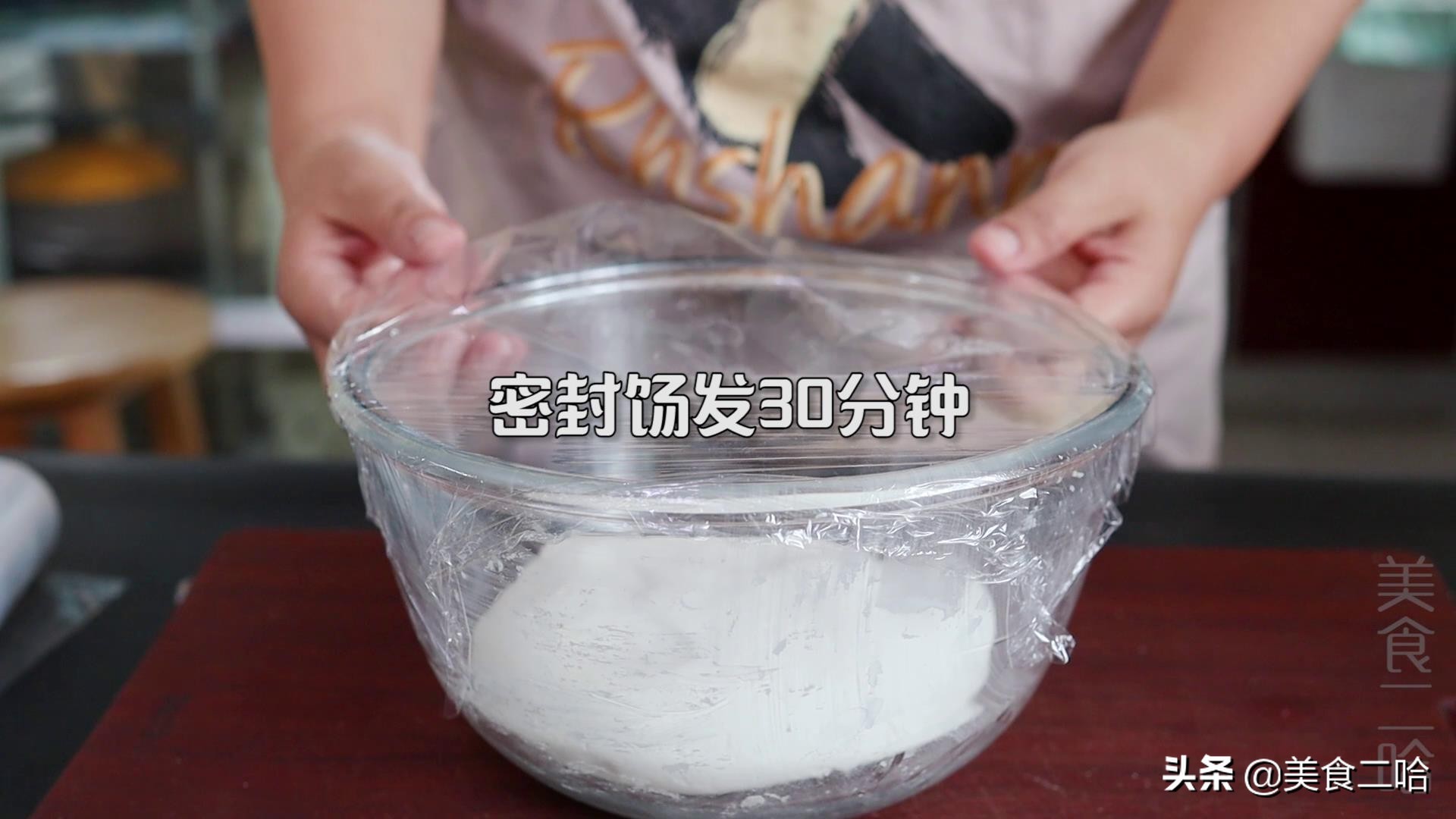 复刻早餐店油炸糕：脆皮、空心、饱满，原来技巧这么简单