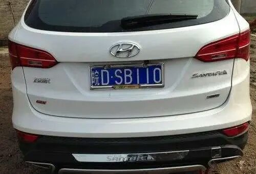 大众汽车挂上“SB110”，见到交警后，太憋屈