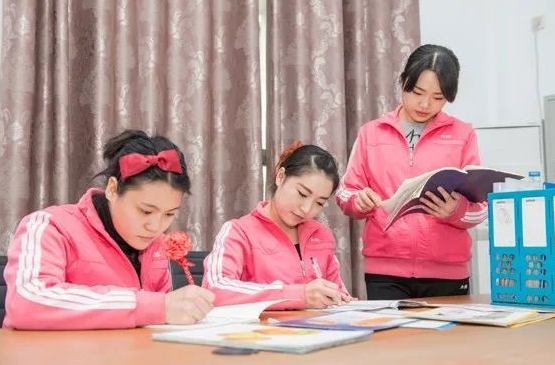杭州幼师晒“天价”工资单走红，年薪将近30万，还是编制内人员