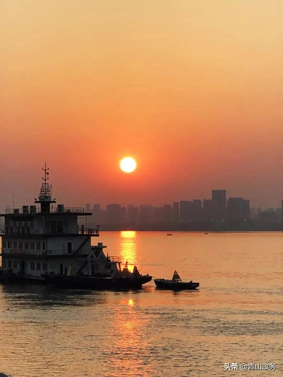 江滩徜徉，青山滨江梦正圆