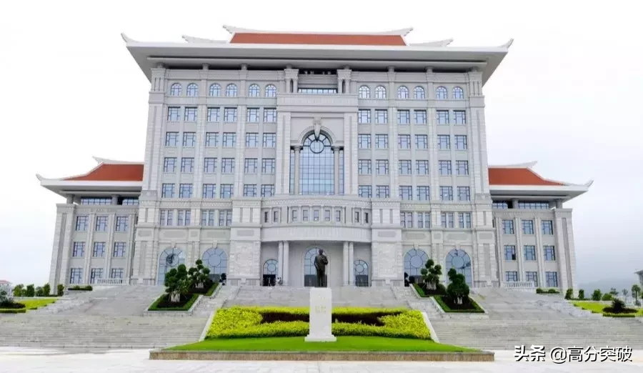 泡一整天都不够！国内那些美炸天的大学图书馆，你去过几个？