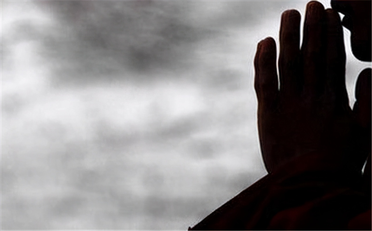 许昌黑老大梁胜利，作恶多端引起众怒，落网后近10万群众欢呼