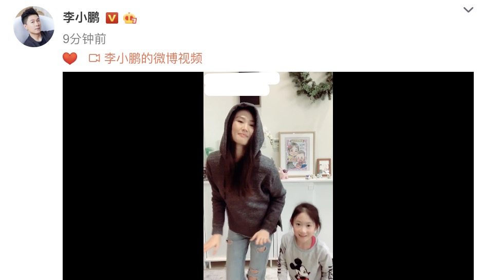 李安琪身高(李小鹏罕见晒李安琪母女跳舞，8岁奥莉身高瞩目，越来越像妈妈)