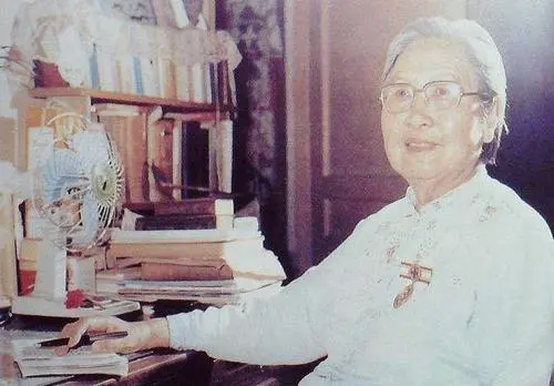 中国第一人！她毅然弃美归来，一生为护理事业奋斗，75岁荣获国际最高荣誉