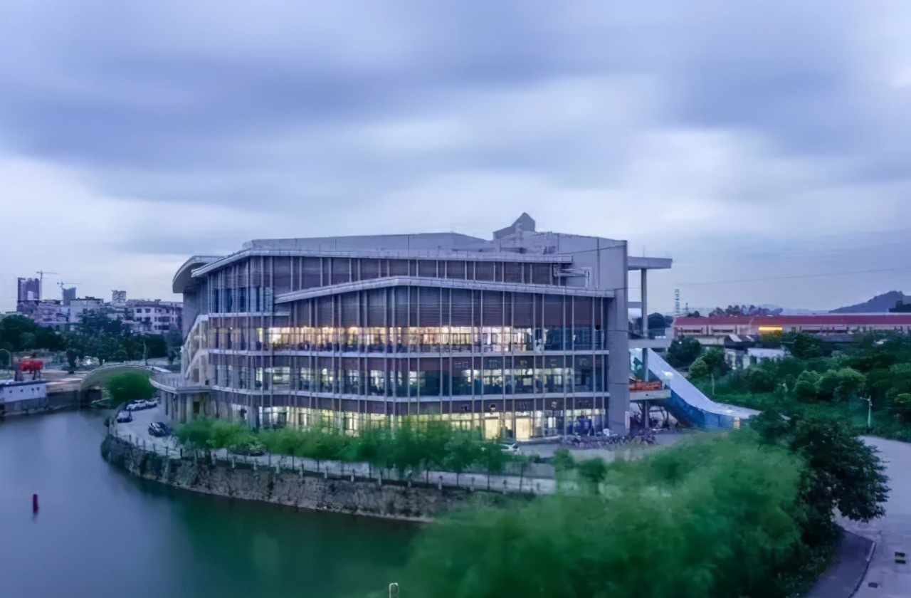 广东这3所二本大学录取分低，但就业超好，考公务员比例很高