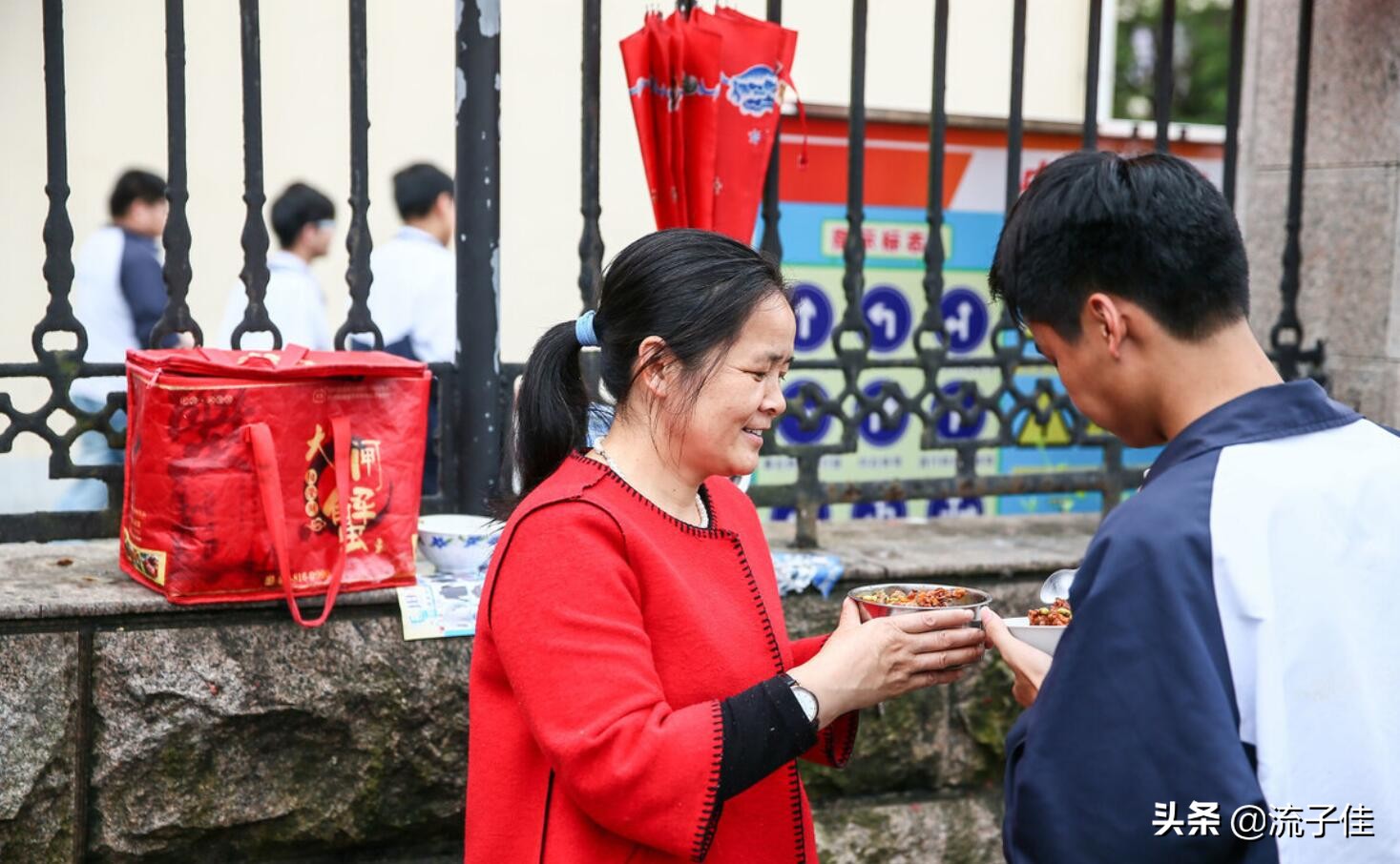 江苏高三学生杀害陪读母亲，悲剧的背后是“寒门学子”逆袭的不易