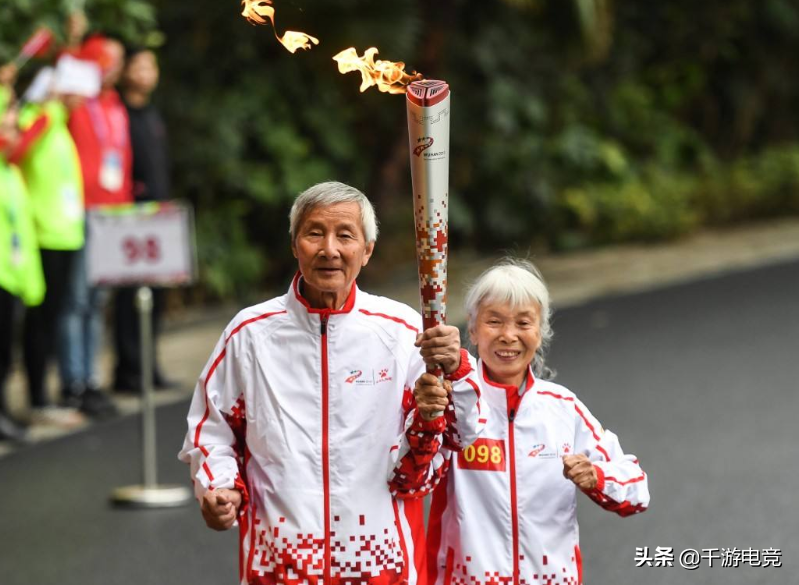 为什么不看cba看电竞(LPL是否有资格叫板CBA？LPL观众虽多，但和传统体育相比还有差距)