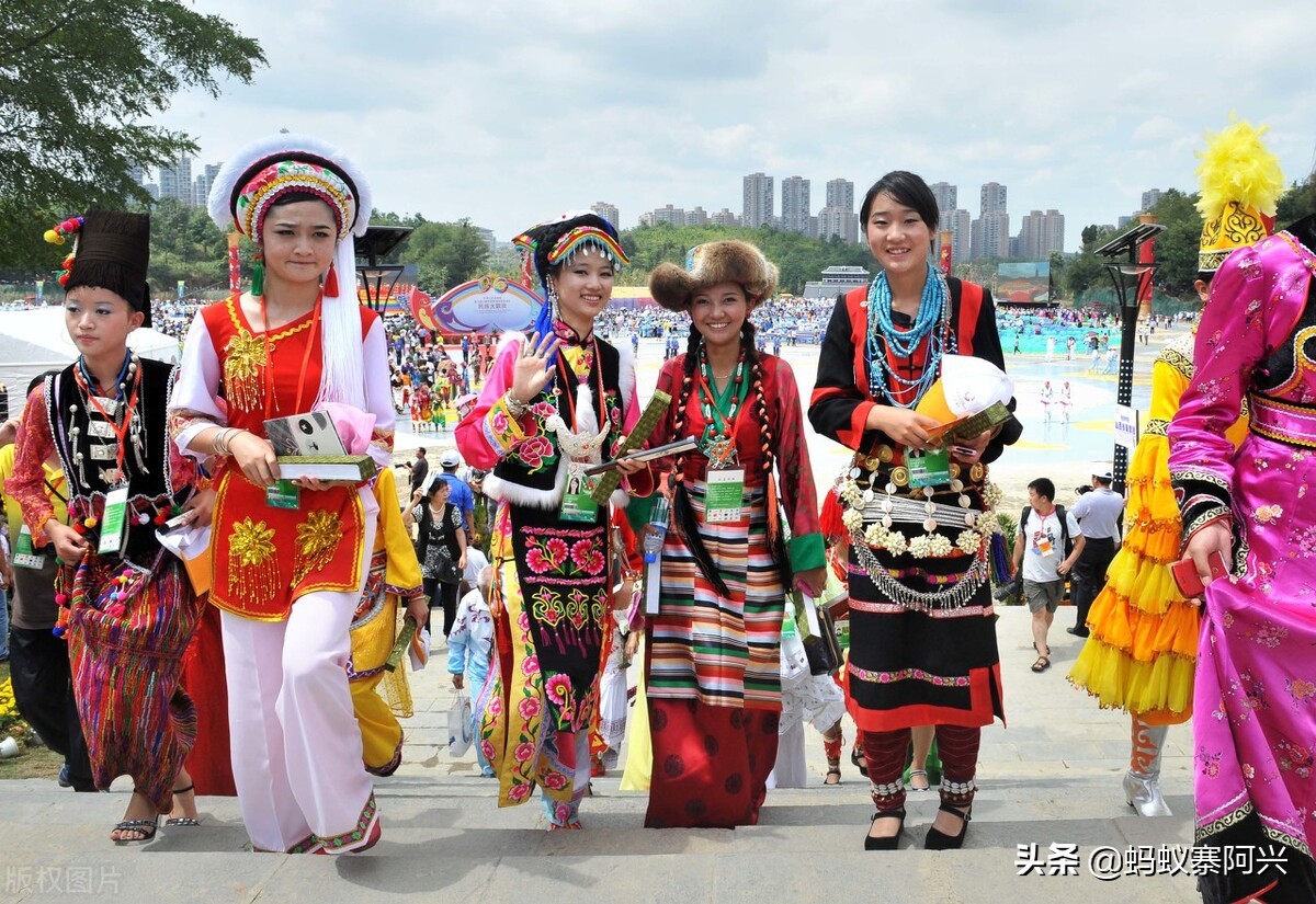 人口最少的少数民族(全国56个民族中，人口在10000以下的这7个少数民族，你知道几个？)