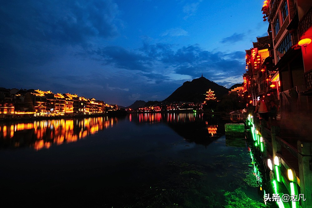 伴着夕阳下山,来到镇远古镇,来到了舞阳河畔,最喜欢的还是看夜景.