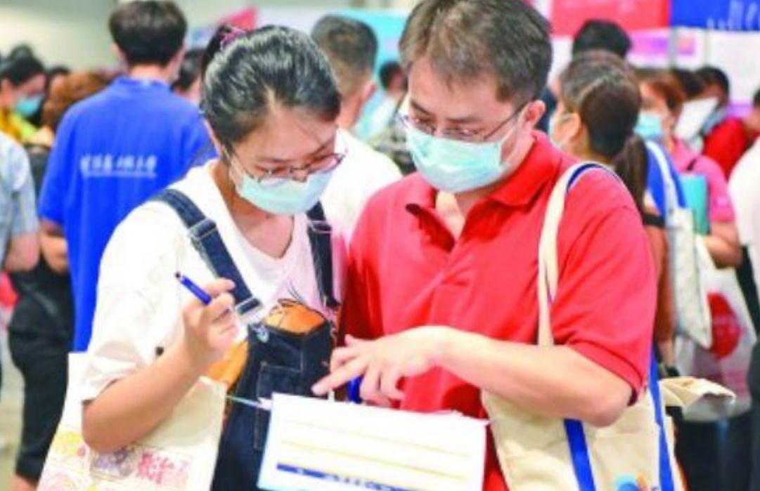 高考生迎来好消息，“高考小年”或成定局，压线生报考有优势