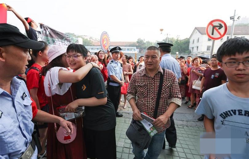 “高考钉子户”25年高考史：不是所有的梦想都值得坚持