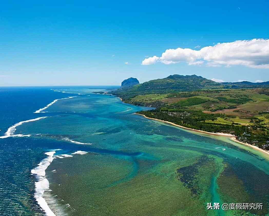 海水透明直见珊瑚，游人屈指可数，不输巴厘岛的七个广东冷门海岛