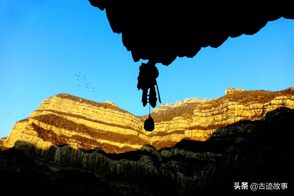 凭栏悬空寺，静看夕阳染恒山