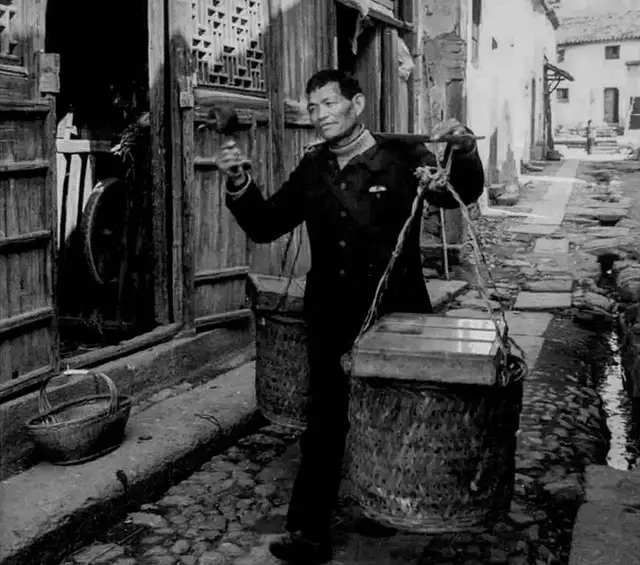 魔幻义乌的百年变迁：从破旧县城到造富之都