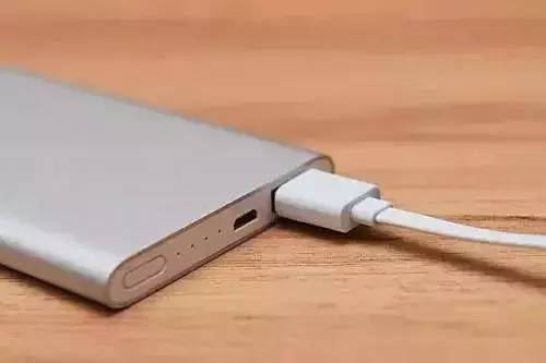 除了违规充电宝，还有哪些东西坐飞机真的不能带?