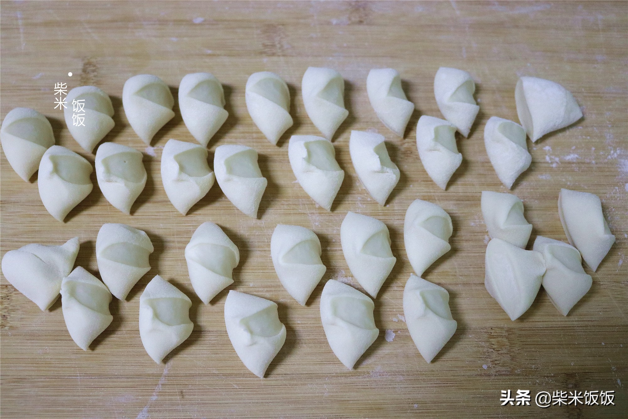 韭菜饺子，别总搭配鸡蛋了，教你这样调馅，个个爆汁更好吃