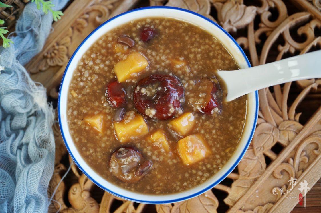 大冷天，聪明人常用“3红1黄”煮粥，坚持早餐喝一碗，暖和过寒冬