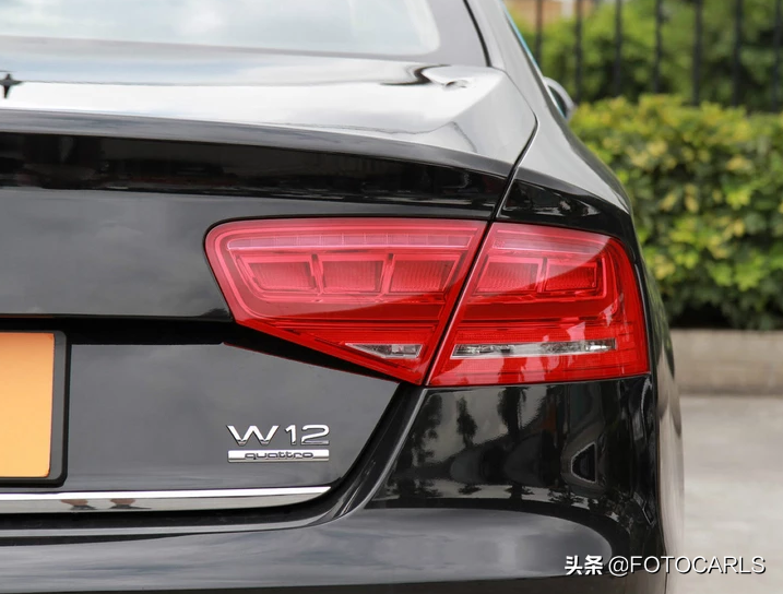 奥迪A8L 6.3L W12版实拍，别在它面前说霸气，售价250万的灭霸