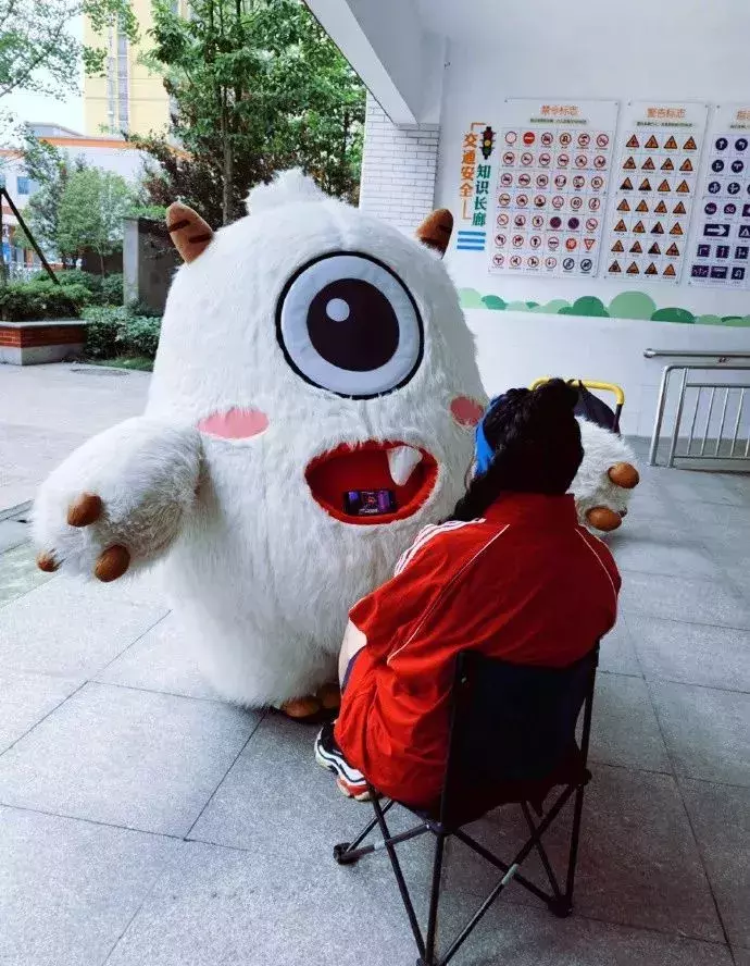 能让嘉宾一秒拾起童心的综艺,就服《人偶总动员》!