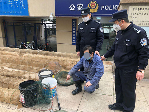 武汉水警打击非法捕鱼抓获44名犯罪嫌疑人