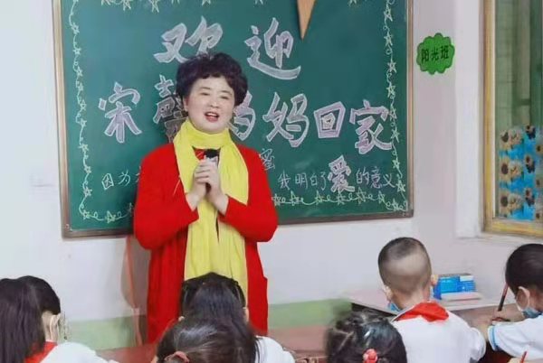 宋馨妈妈的《青少年人生格言》，让秦岭大山里的孩子阳光自信起来