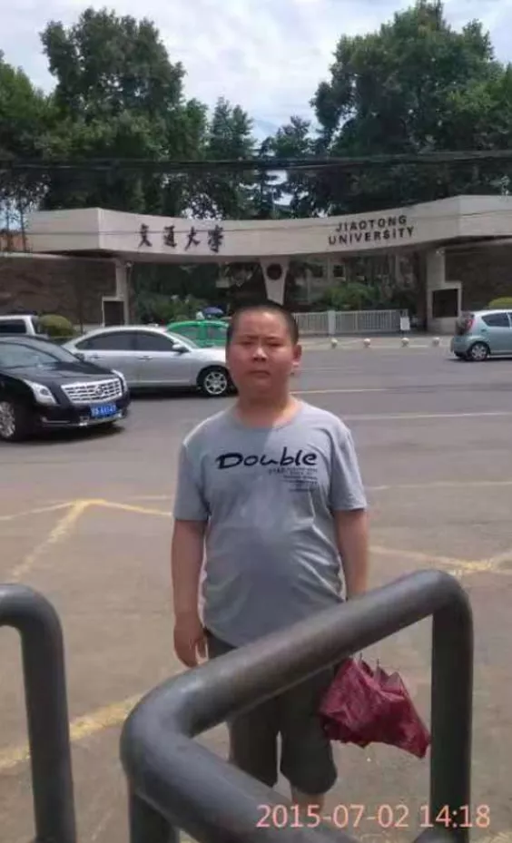 寒门贵子！甘肃励志男孩如愿考上西安交大，6年前曾在校门口留影