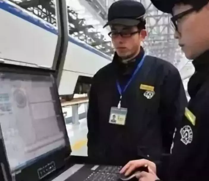 铁路在北票直招一批长期合同制：高铁乘务，铁路电工，铁路信号，火车司机等学员年龄17-25周岁，限招16名