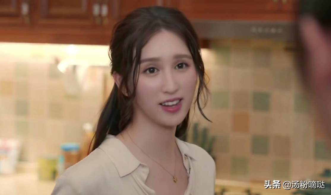 化浓妆毁形象，戴假牙演戏，女演员为了“丑”可以去到什么程度？