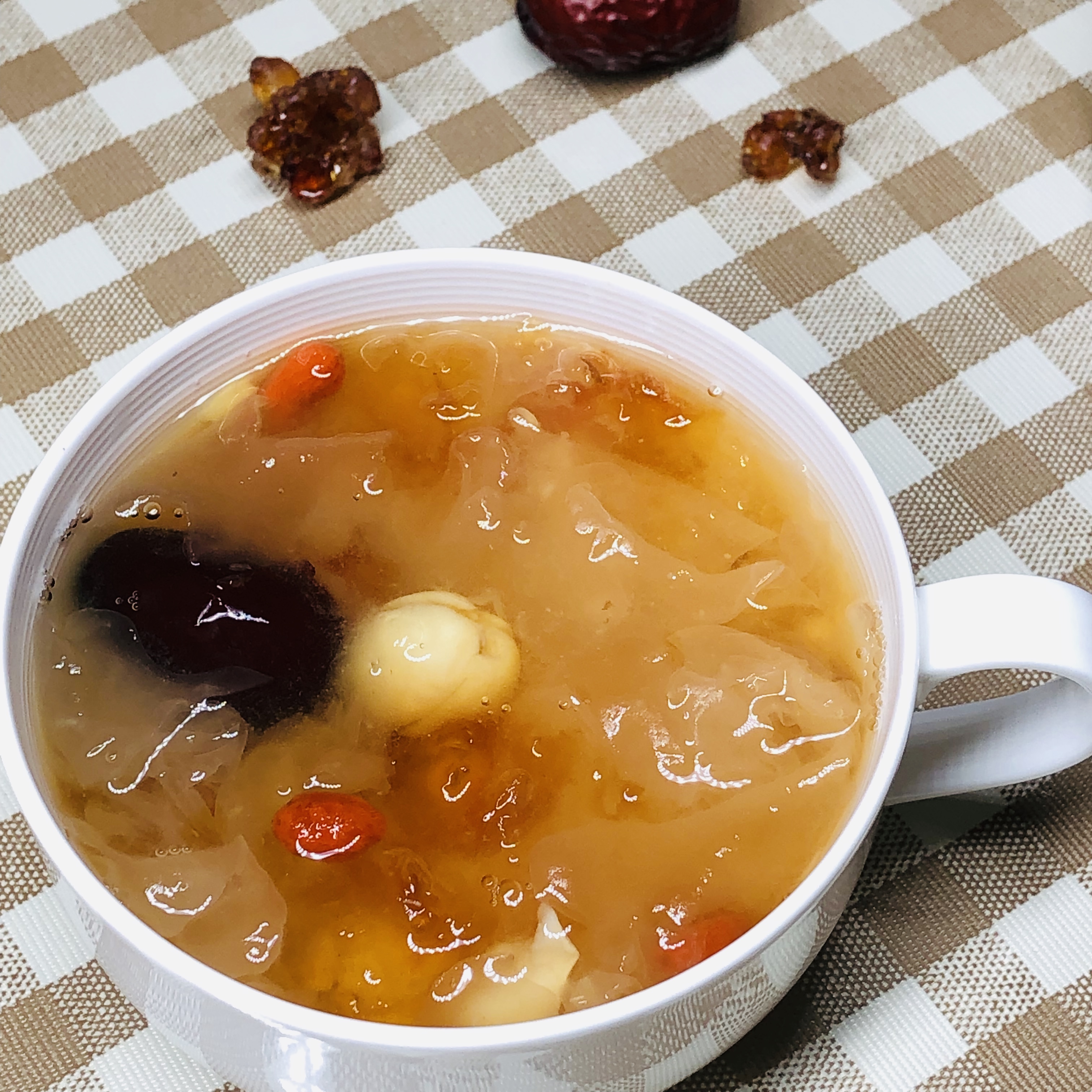 桃胶莲子银耳羹,我的美容佳品,每天一碗,养出美丽好容颜