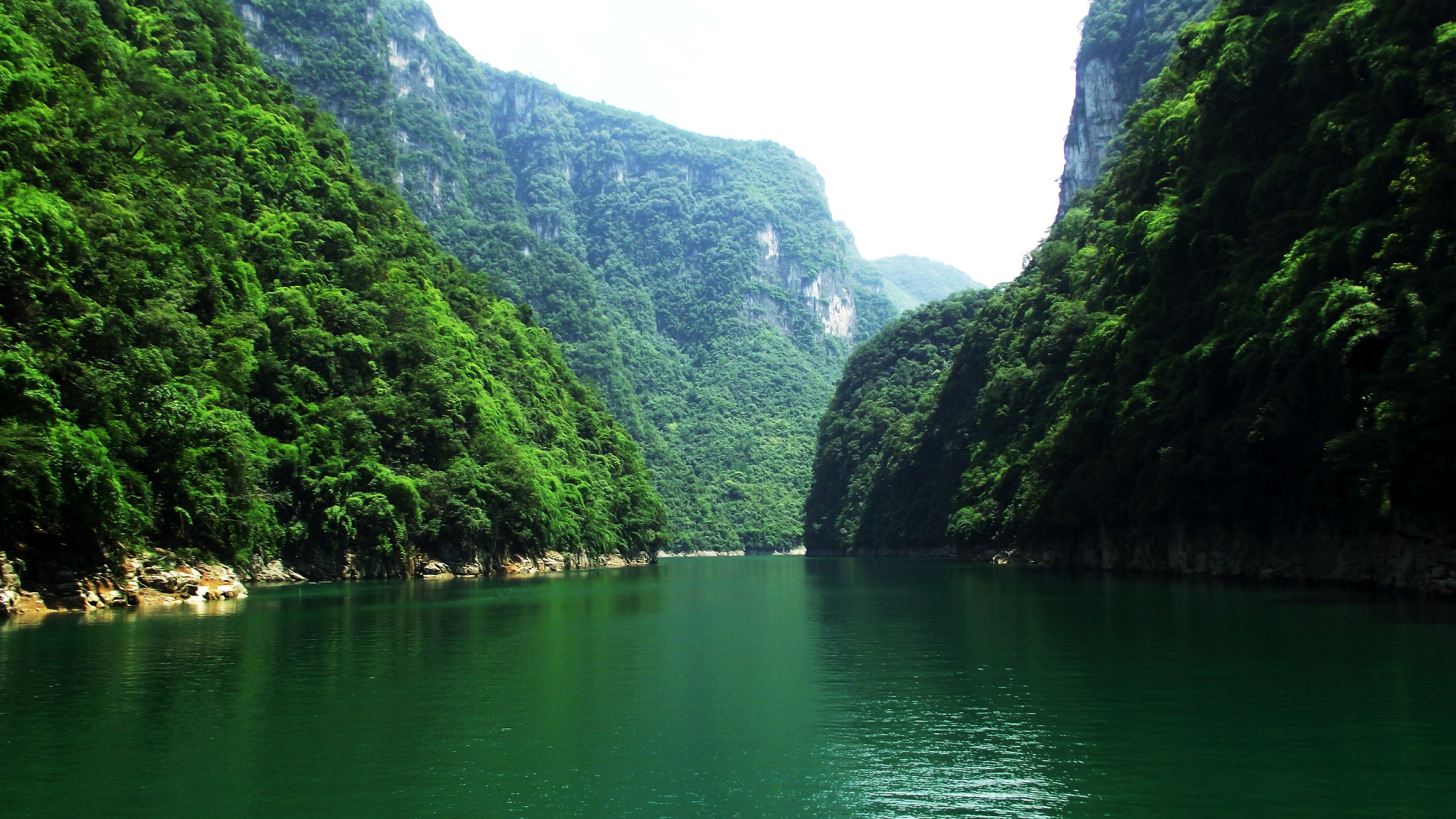 武隆天坑有多坑,人均1500搞不定?仅几百玩遍,四川乐山游客半价