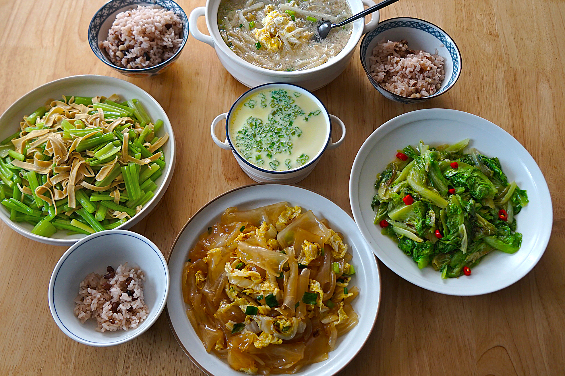 晒晒苏北一家四口的午餐，4菜1汤简单又家常，没有大鱼大肉也很香