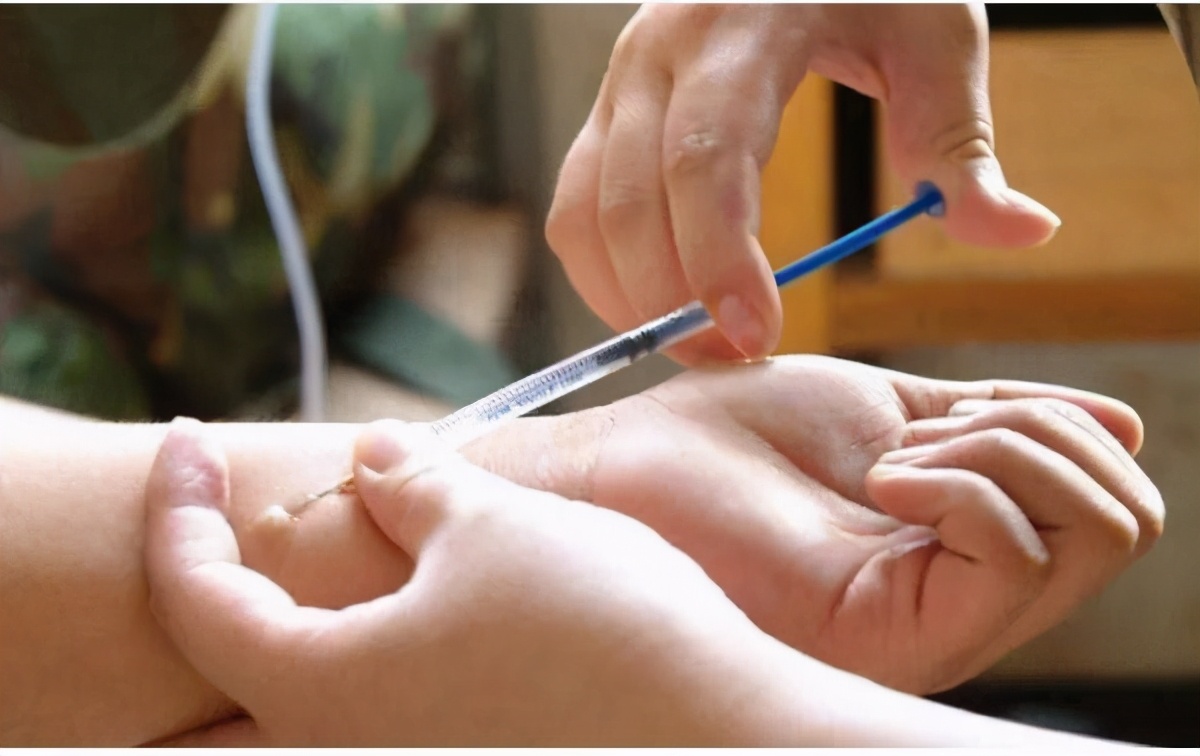 新高考“职播”--从针筒到机器人，医疗器械的发展日益月异