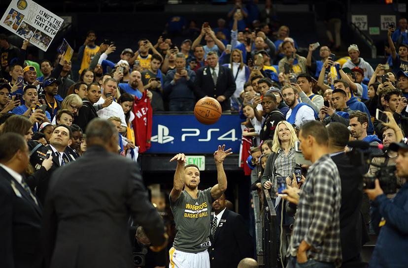 nba球员为什么冷水泡脚(NBA球员比赛前5个小癖好：拉塞尔催吐成习惯，有人固定洗3次左脚)