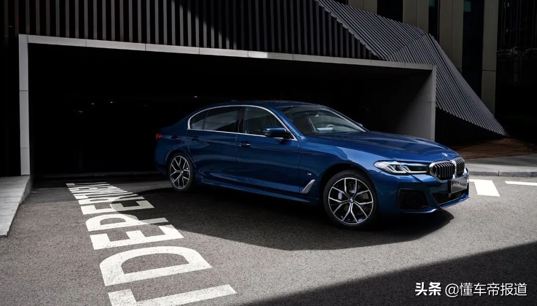 新车 </p><p>　　 售42.39万元起，新款宝马5系正式上市，标配远程发动机启动