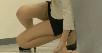 诱惑美女GIF图片：妹子幅度有点大，坚持不住了