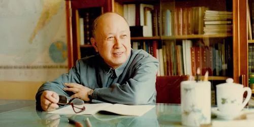 评电影《钱学森》：皇后天天吃柿饼？