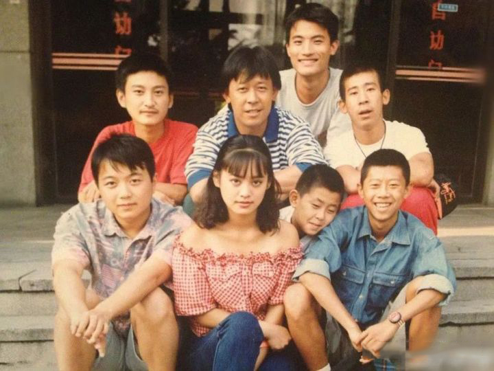 “倔強女神”寧靜的奇葩情史，和她背後的4個男人